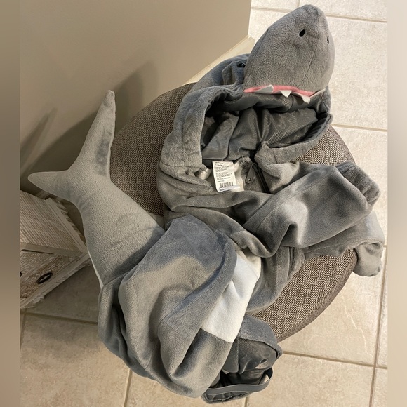 Shark Costume 2T-3T - Picture 3 of 3